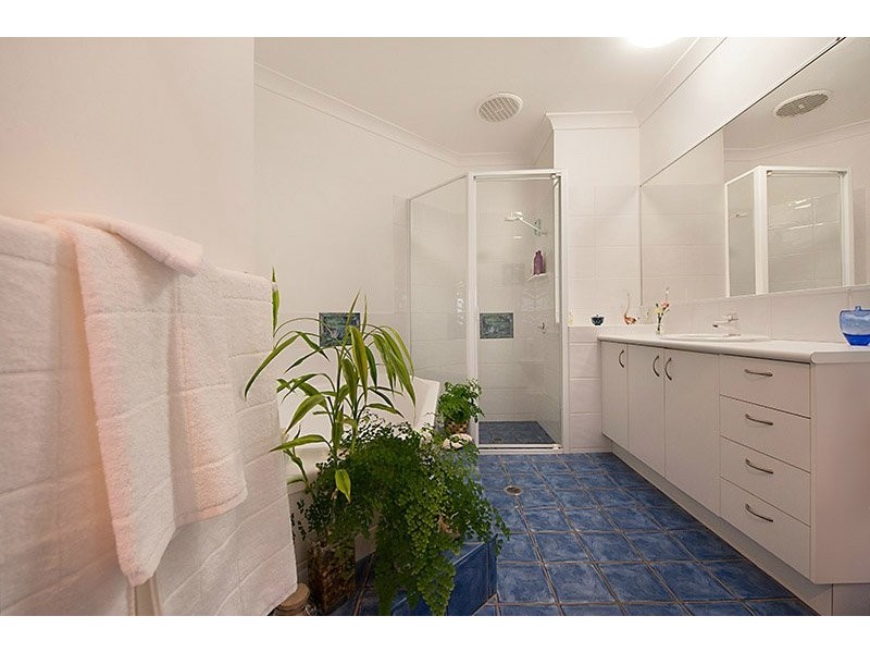 11 Hillfoot La, Montville QLD 4560