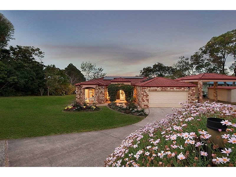 11 Hillfoot La, Montville QLD 4560