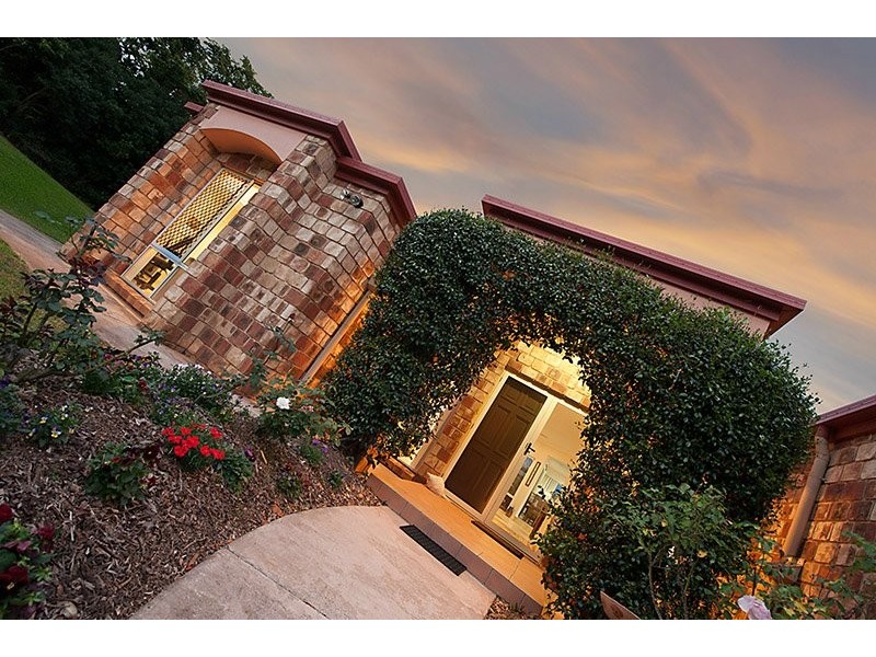 11 Hillfoot La, Montville QLD 4560