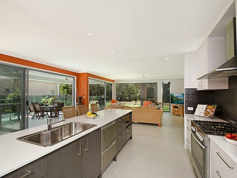 77 The Avenue, Peregian Springs QLD 4573