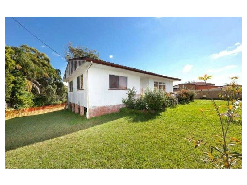 35 Ridgeway Avenue, Southport QLD 4215