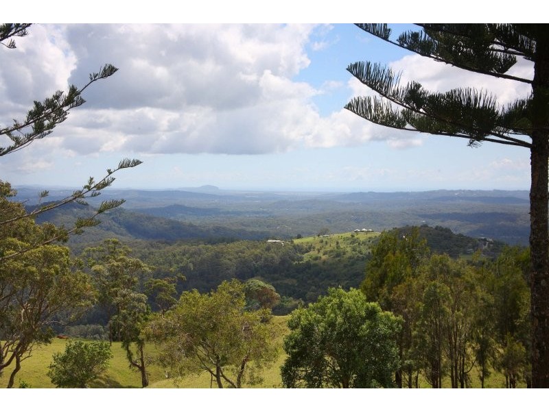 214 Hovard Rd, Maleny QLD 4552