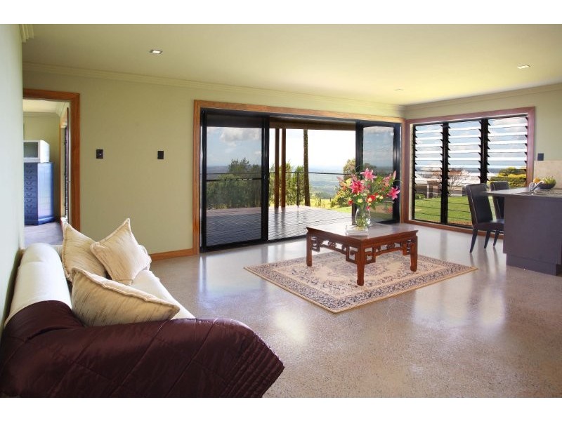 214 Hovard Rd, Maleny QLD 4552