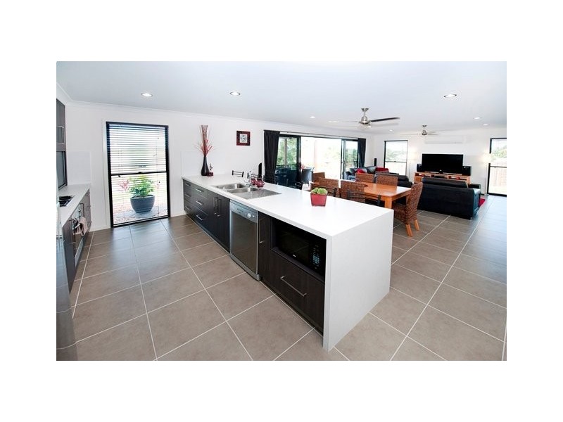 43 Dobinson Street, Bucasia QLD 4750