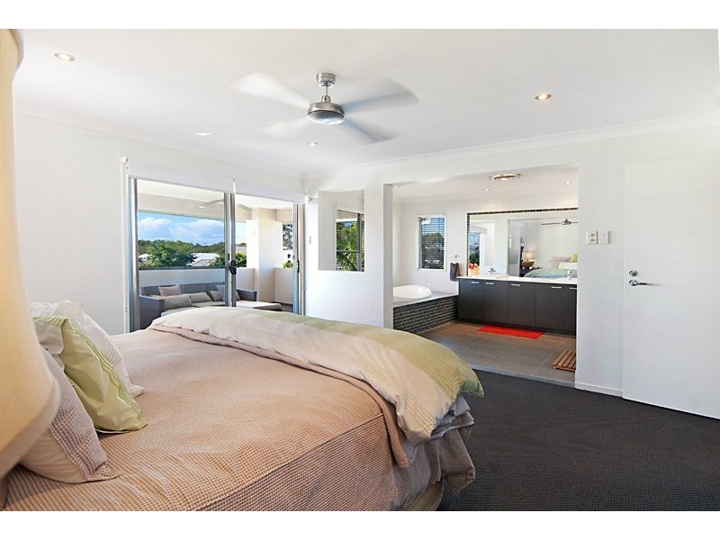 15 Selkirk Way, Peregian Springs QLD 4573