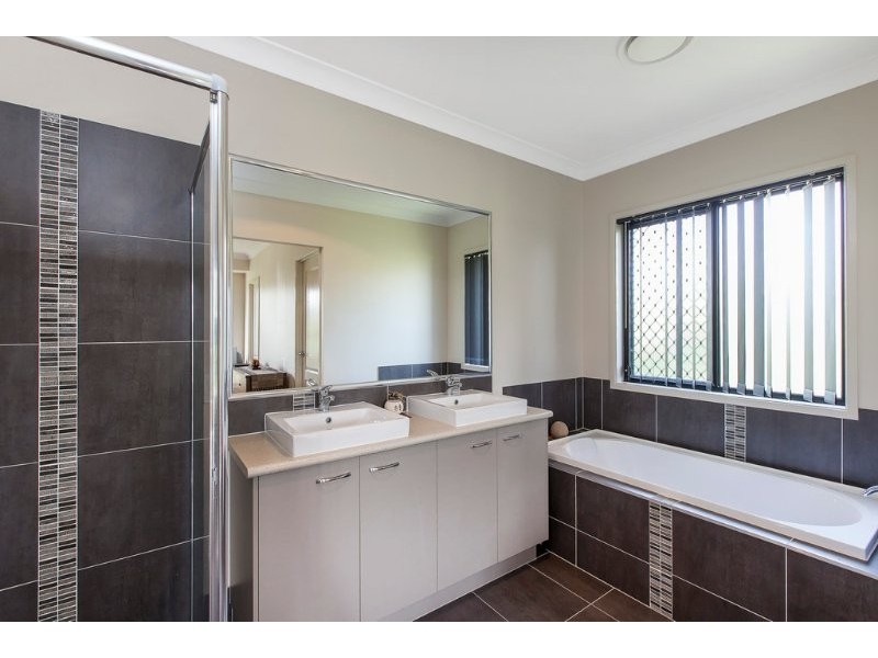 17 Maidenhair Dr, Beerwah QLD 4519