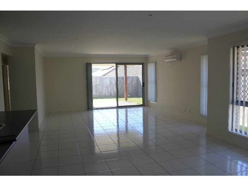 60 Little Mountain Dr, Little Mountain QLD 4551