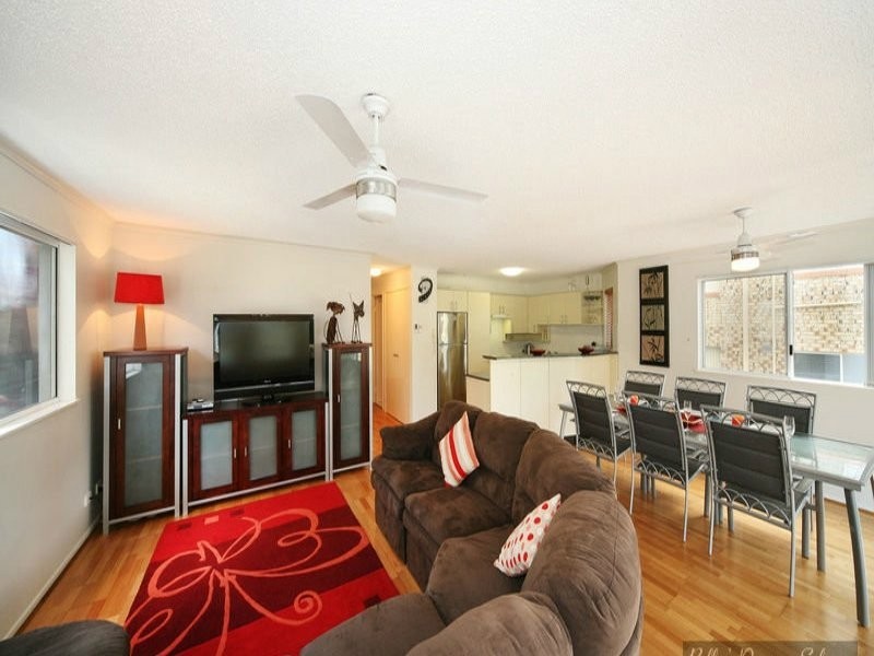 2/99 Esplanade, Golden Beach QLD 4551