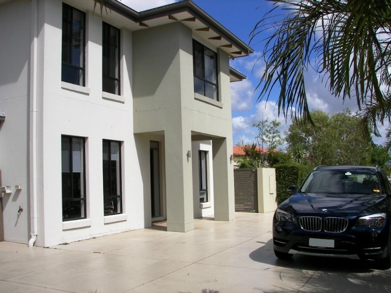 2 Eastbank Tce, Helensvale QLD 4212