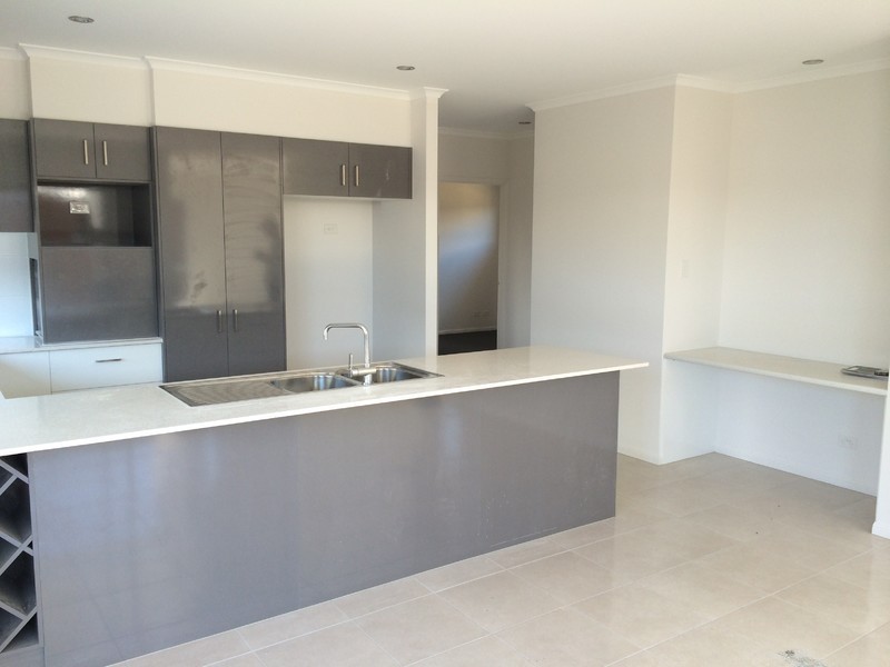 8 Coonowrin Cres, Mountain Creek QLD 4557