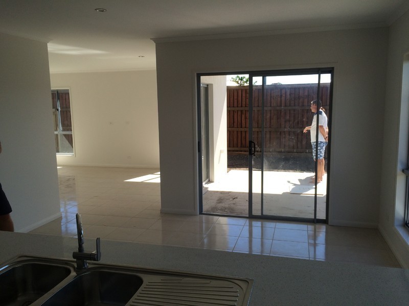 8 Coonowrin Cres, Mountain Creek QLD 4557