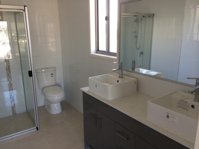 8 Coonowrin Cres, Mountain Creek QLD 4557