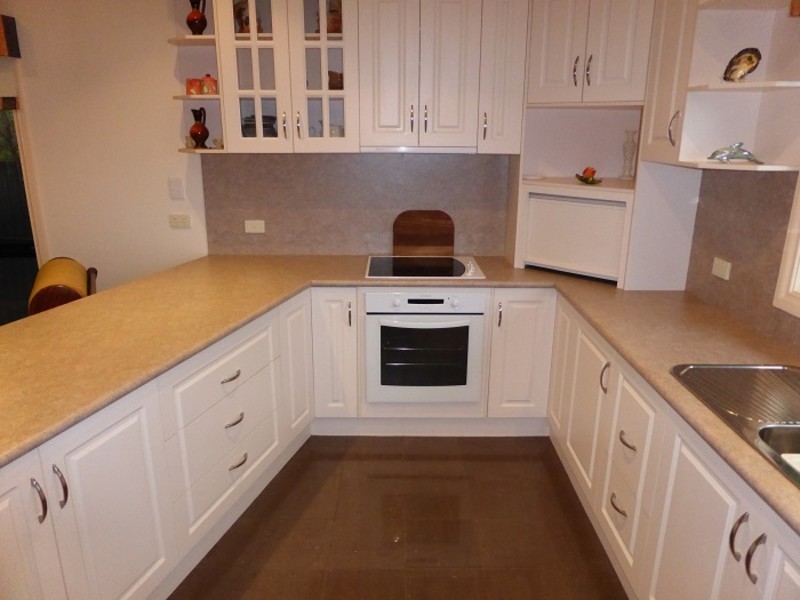 27 Moonah Avenue, Nelson VIC 3292