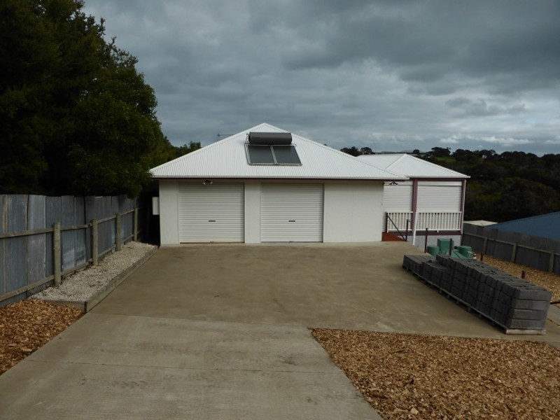 27 Moonah Avenue, Nelson VIC 3292