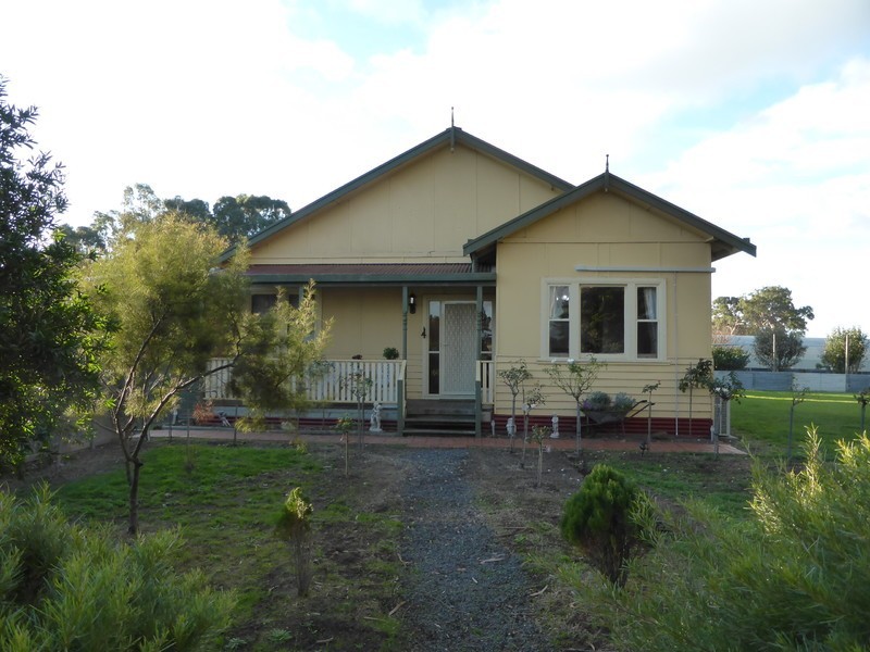 18 Strathdownie School Road, Strathdownie VIC 3312