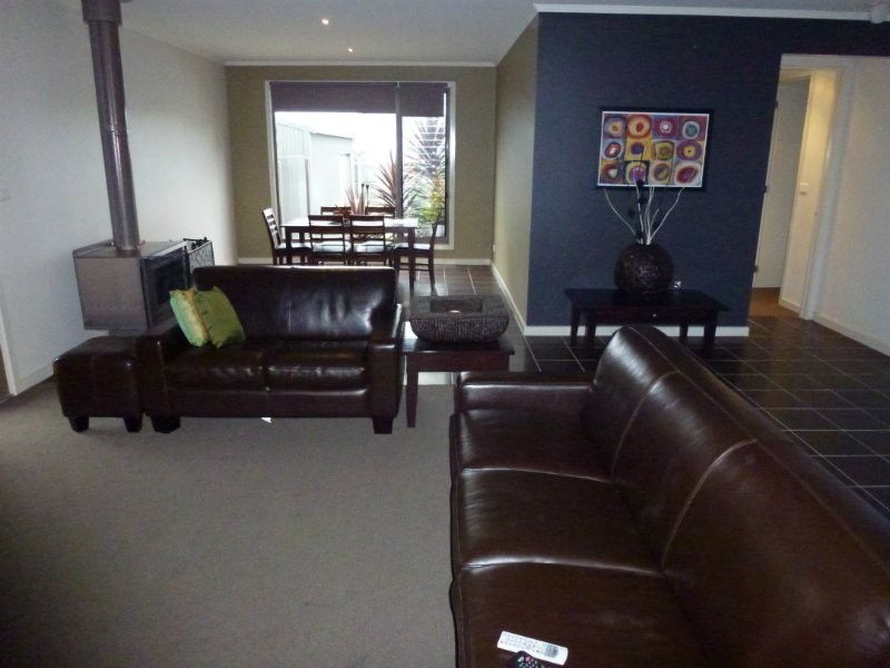 10 Moonah Avenue, Nelson VIC 3292