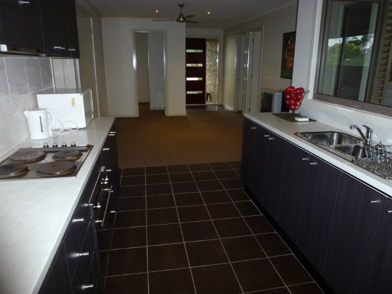 10 Moonah Avenue, Nelson VIC 3292