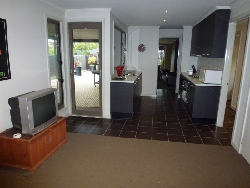 10 Moonah Avenue, Nelson VIC 3292