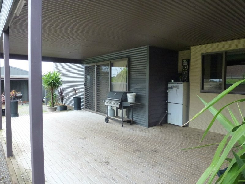 10 Moonah Avenue, Nelson VIC 3292