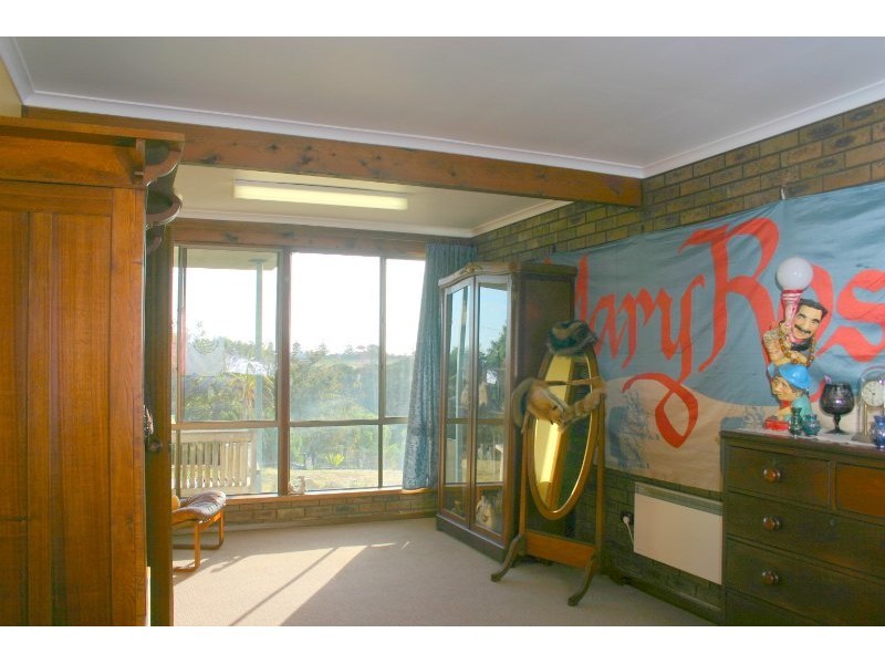 26 Moonah Avenue, Nelson VIC 3292
