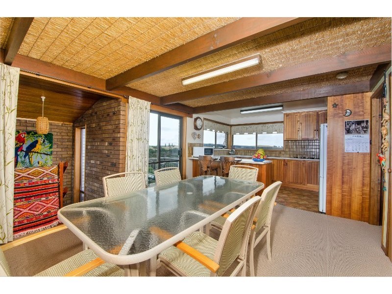 26 Moonah Avenue, Nelson VIC 3292