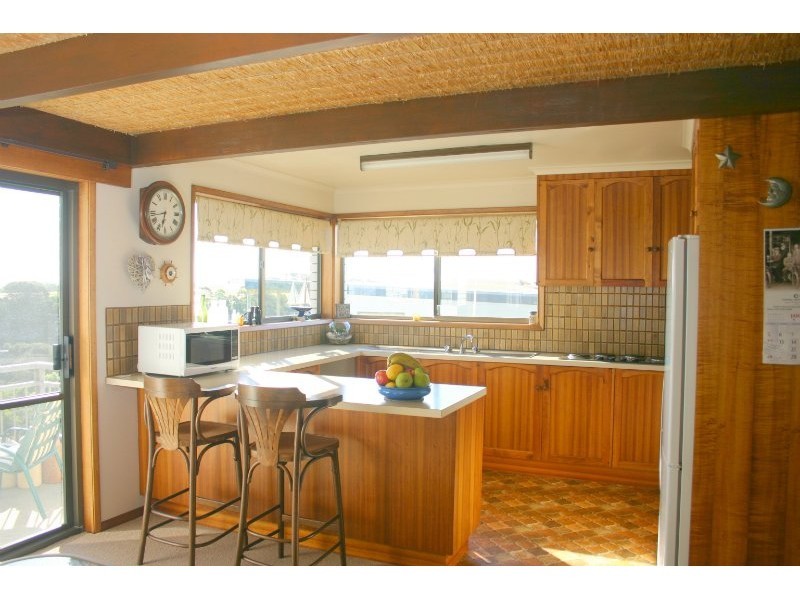 26 Moonah Avenue, Nelson VIC 3292