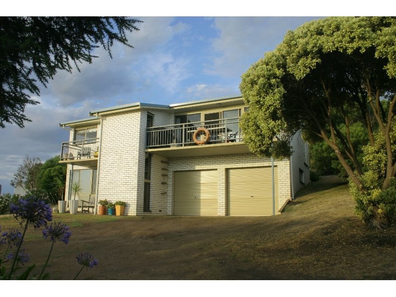 26 Moonah Avenue, Nelson VIC 3292