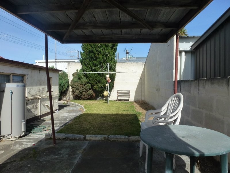 24 Meylin Street, Port Macdonnell SA 5291