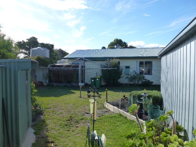 11 Stonehaven Ave, Nelson VIC 3292