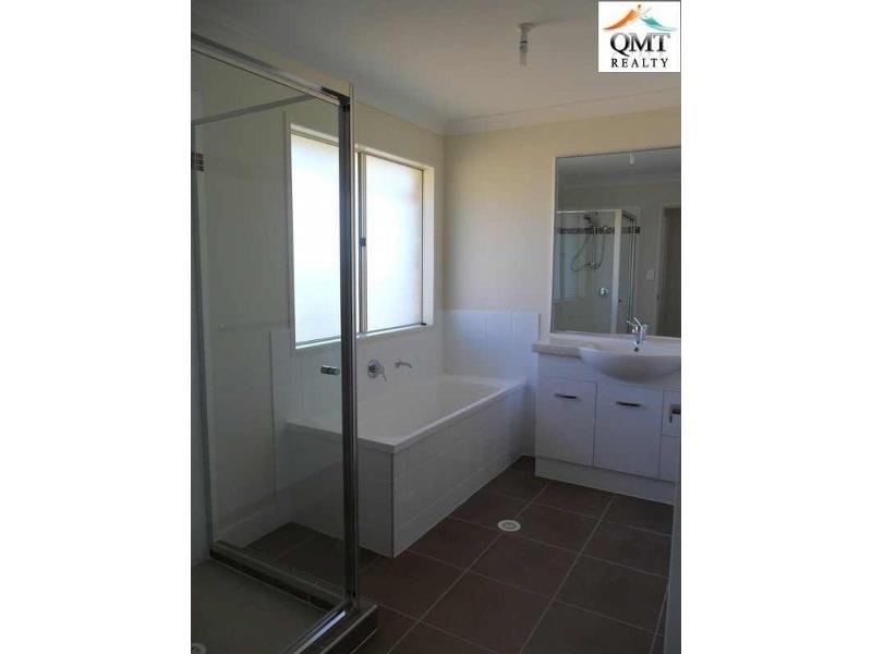 1 Petal Place, Yamanto QLD 4305