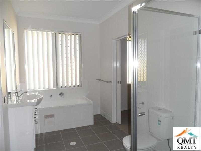 9 Lilly Close, Yamanto QLD 4305