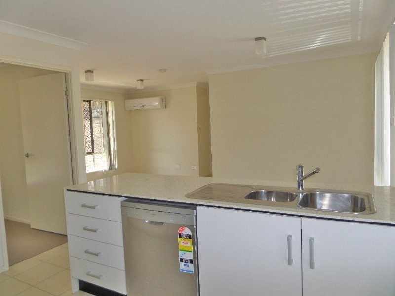 86 High Street, Blackstone QLD 4304