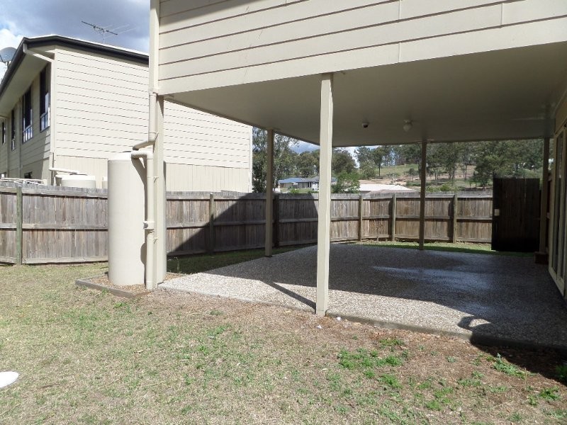 86 High Street, Blackstone QLD 4304