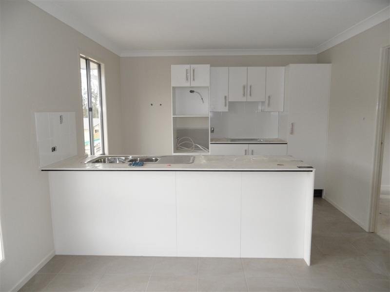 92 High Street, Blackstone QLD 4304