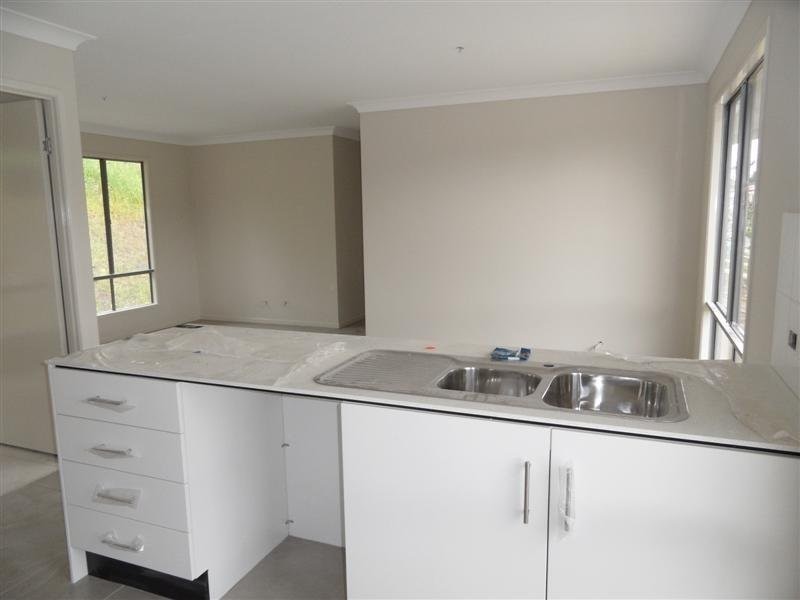 92 High Street, Blackstone QLD 4304