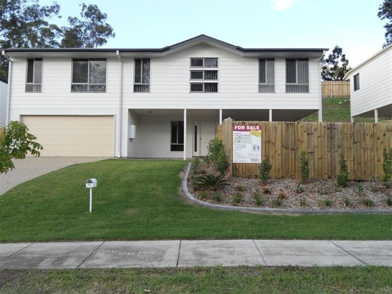 92 High Street, Blackstone QLD 4304