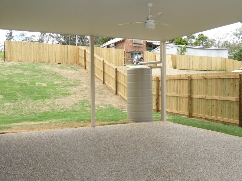 98 High Street, Blackstone QLD 4304