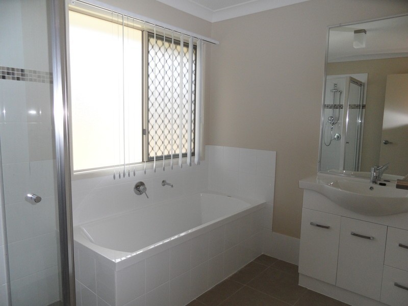 98 High Street, Blackstone QLD 4304
