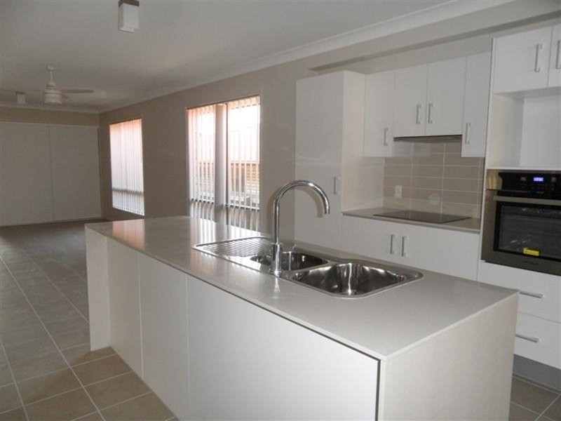 42A Cheihk Cresc, Collingwood Park QLD 4301