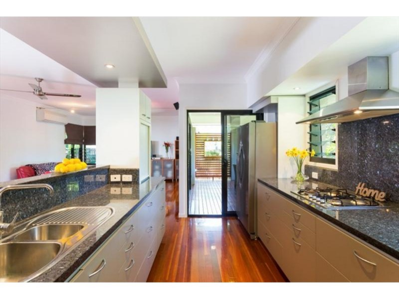 27 Amberelle Place, Chapel Hill QLD 4069