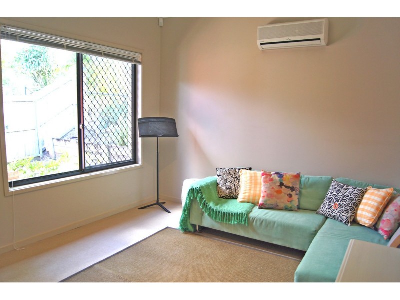 27 Amberelle Place, Chapel Hill QLD 4069