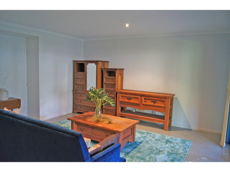 27 Amberelle Place, Chapel Hill QLD 4069