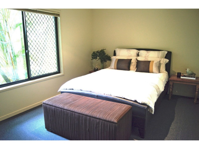 27 Amberelle Place, Chapel Hill QLD 4069