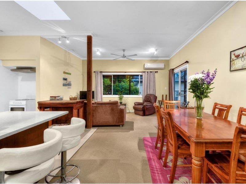 11 Park Road, Yeronga QLD 4104