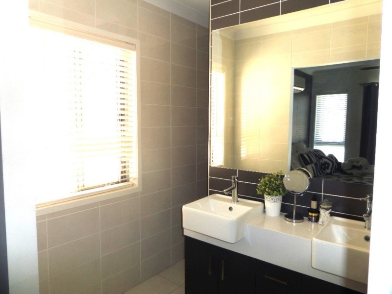 15 Bailey Street, Yarrabilba QLD 4207