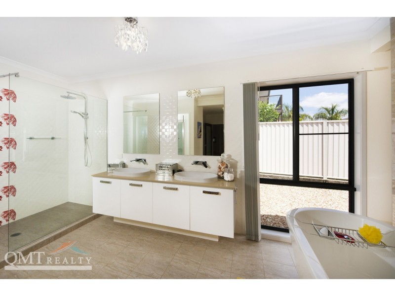 31 Roland Street, Parkinson QLD 4115
