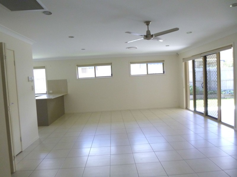 28 Coalstoun Crossing, Waterford QLD 4133