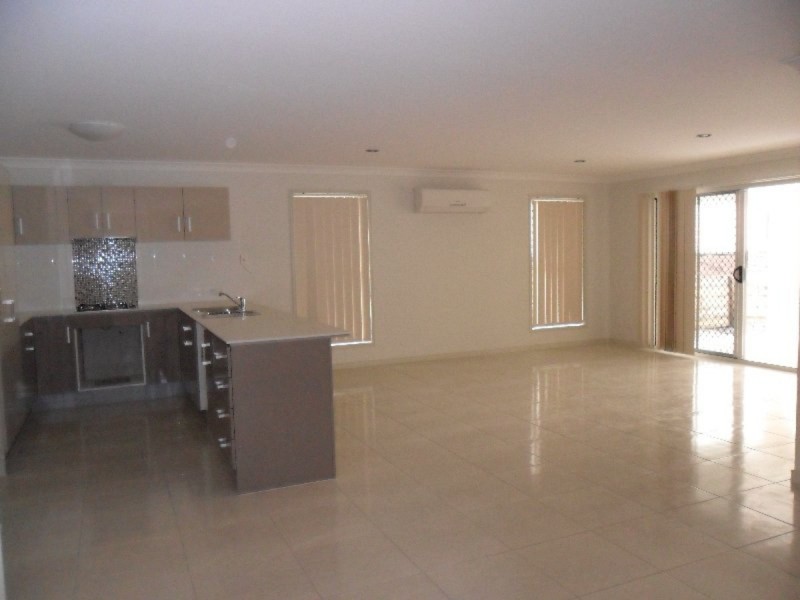 22 Hawthorne Street, Forest Lake QLD 4078