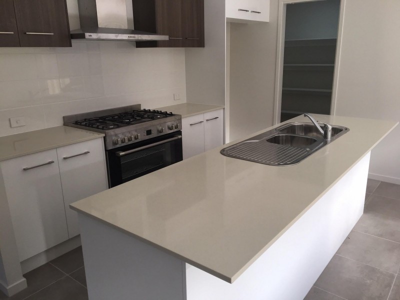 8 Miner Crescent, Pallara QLD 4110