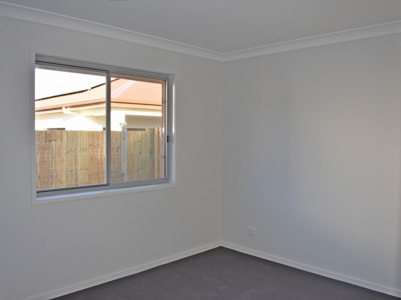 8 Miner Crescent, Pallara QLD 4110